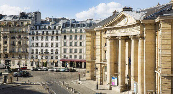 Hôtel avec vue sur le Panthéon, très bonne situation géographique.