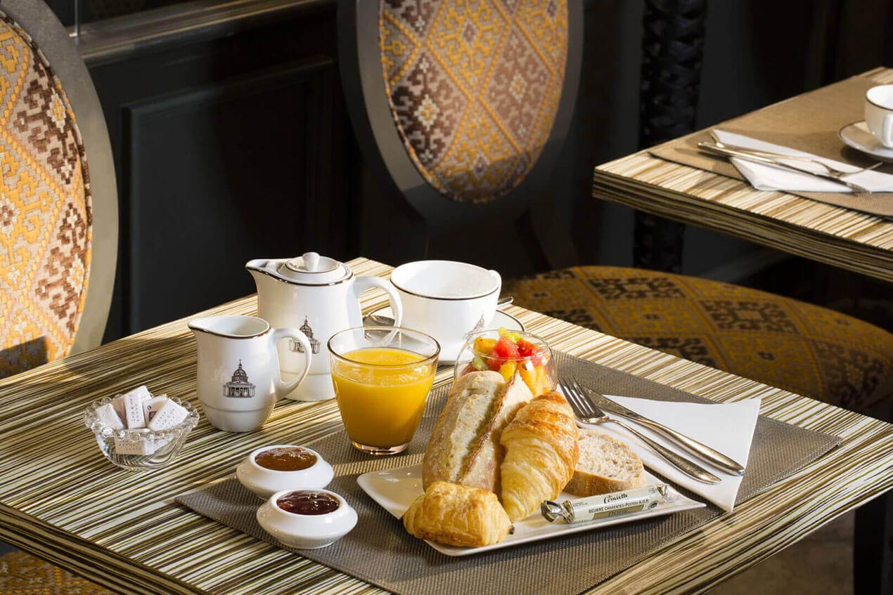 Petit-déjeuner continental